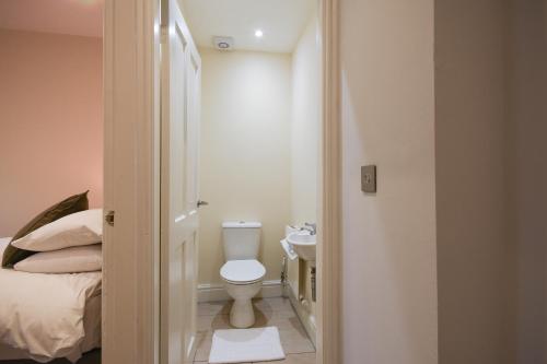 Three-Bedroom Apartment image 4