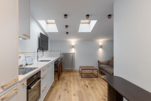 Roze Center Apartments - image 2
