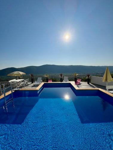 Peldbaseins, Kangaroo Apartmani in Budva