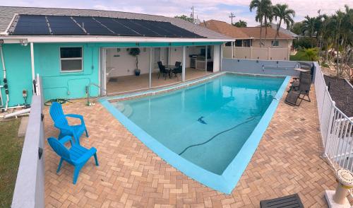 สระว่ายน้ำ, Villa Salmon Canal in เคปคอรัล (FL)