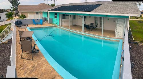 สระว่ายน้ำ, Villa Salmon Canal in เคปคอรัล (FL)