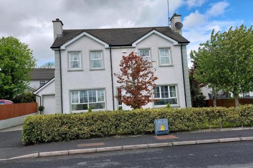 Carndonagh - 3-Bedrooms - Sleeps 6 7 - Garden – khách sạn tại Clonmany