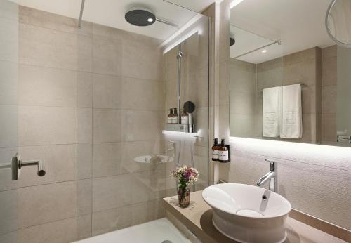 room detail thumbnail 2