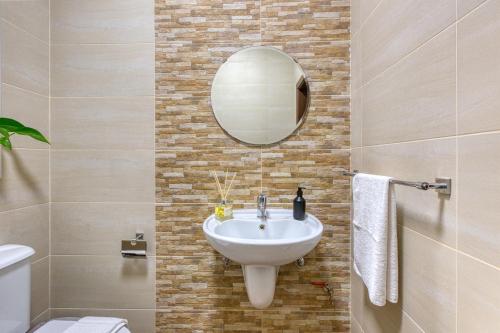 NEW! - Bright and spacious 3 double bedroom apartment in Central Malta by SF Homes, Il-Ħamrija (foto 8)