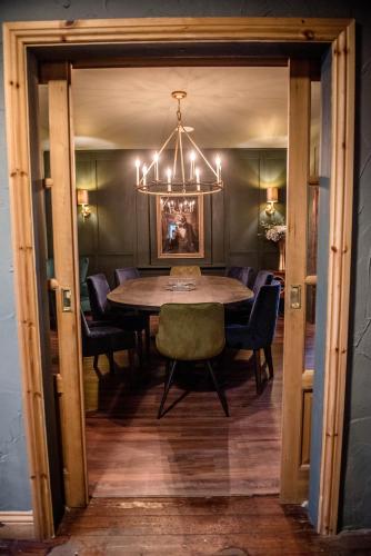 Queens Head - image 9