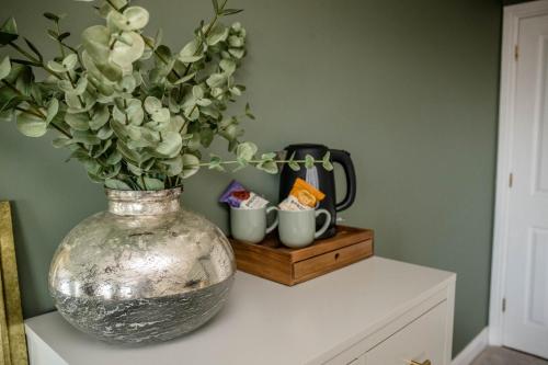 Queens Head - image 12