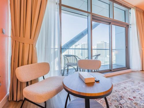 King Bed Studio Near Metro Pool Fast Wifi, Dubai (photo 3)