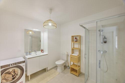 One-Bedroom Apartment image 6