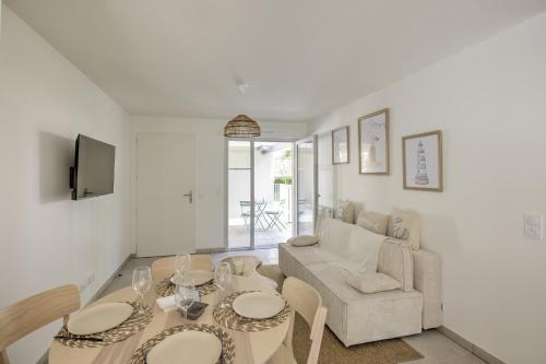 One-Bedroom Apartment image 4