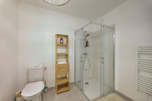 One-Bedroom Apartment image 3
