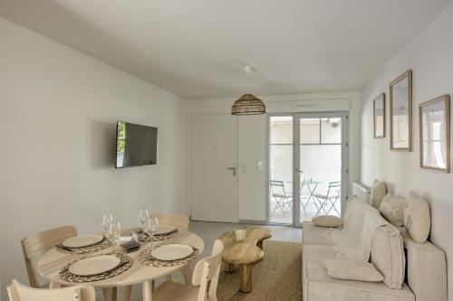 One-Bedroom Apartment image 2