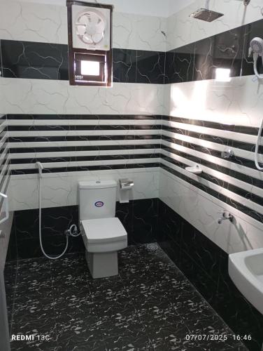 Akash Premium Hotel - image 4