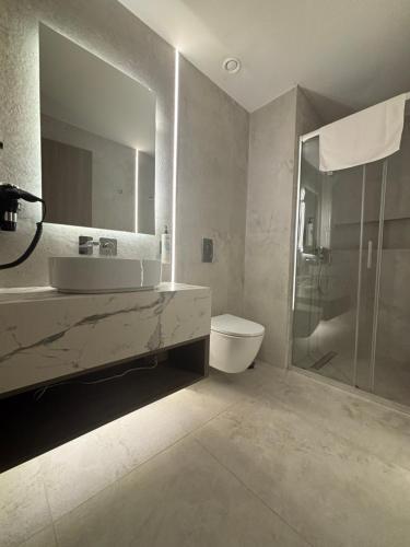 Tuck Inn - image 2
