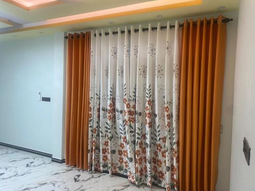 Akash Premium Hotel - image 5