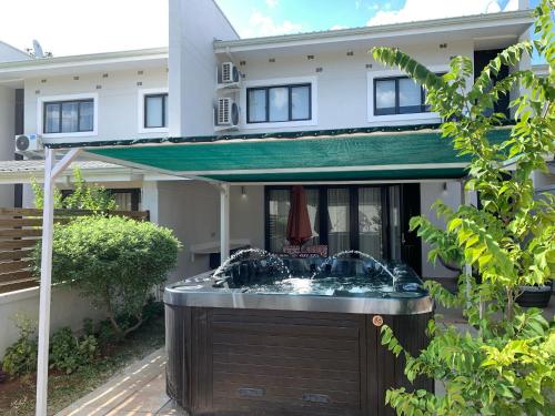 Deluxe Apartment room in Contours Platinum Peak  Victoria Falls