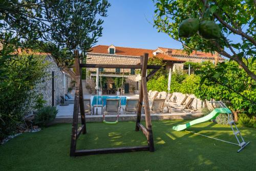 Laste mänguväljak, Villa Joe in Mocici