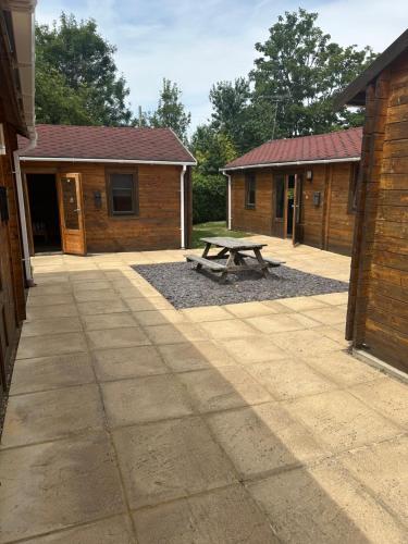 Forest Edge Motel - image 14