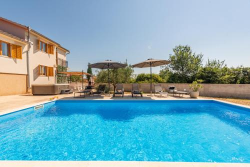 New! Holiday Home Tina with pool