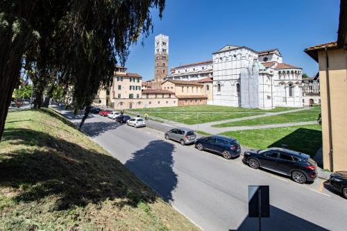 Apartment with City View image 2