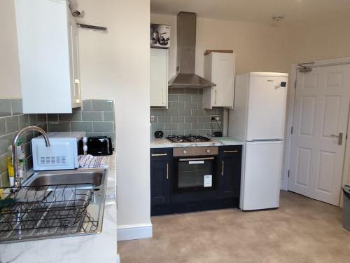 En-Suite Double-Bedroom in the Heart of Salford Manchester CR1 Perfect for Short Stays, Manchester (photo 6)