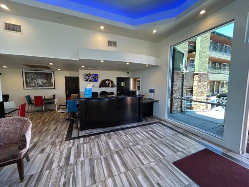 Super 8 by Wyndham Pasadena/LA Area - image 12