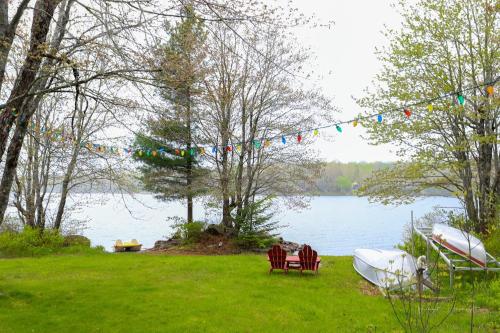 Kert, Sherbrooke Lake Cottage with Private Beach in Western Shore