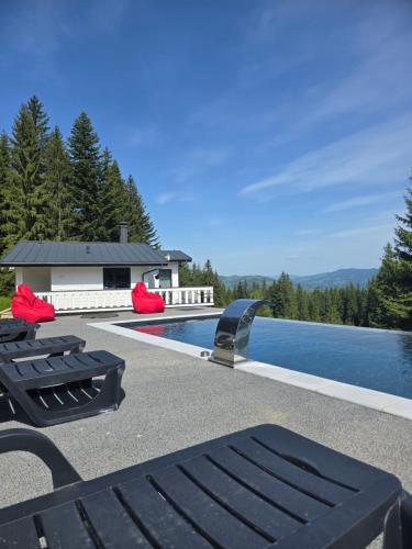 Chalet pid Kryntoyu, Krasnik