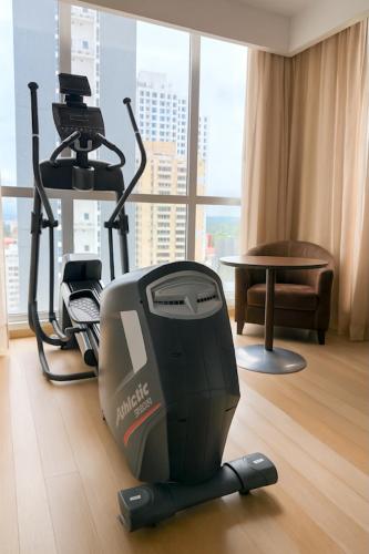 Deluxe Fitness King Room image 3