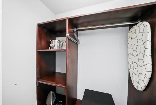 Standard Double Queen Room image 2