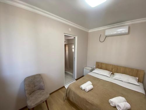 2 twin beds