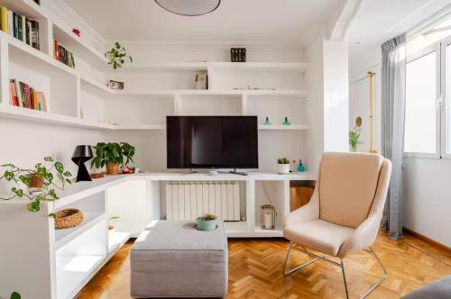 Bright Pelayo - Enchanting 1BR home in Chueca - image 10