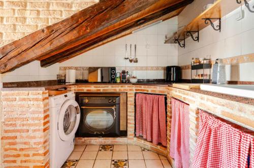 Bright Pelayo - Enchanting 1BR home in Chueca - image 5