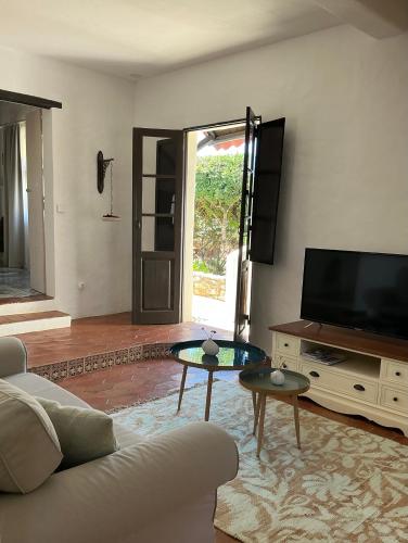 Two Bedroom House image 4