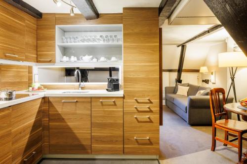 One-Bedroom Apartment image 10