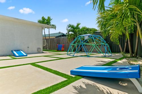 Surrounding environment, Luxury 7BR Retreat with Games, Pool & Mini Golf L68 in Kendale Lakes