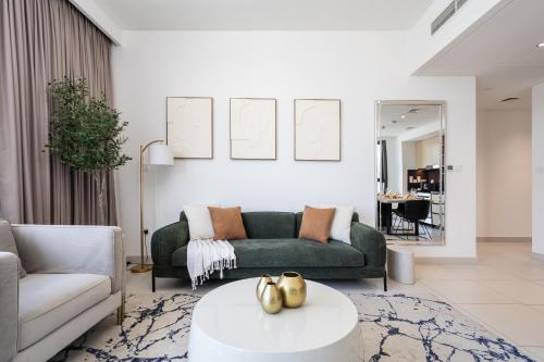 Luxury Two Bedroom Apartment with City & Pool View by Delujo Stays, Дубай (фото 10)