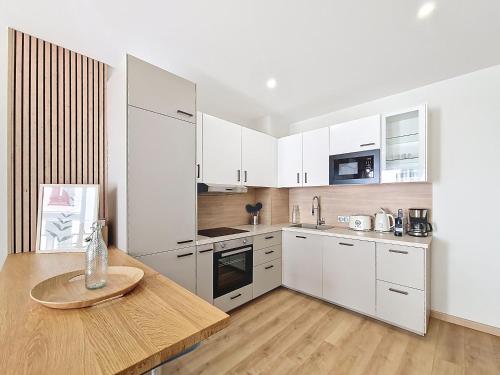Two-Bedroom Deluxe Apartment image 4