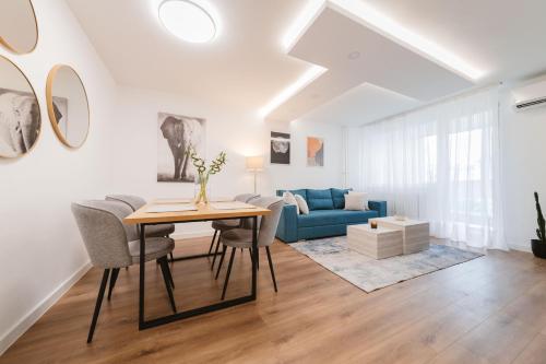 Central Apartment 44