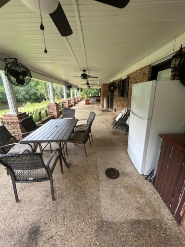Skats, Waterfront Home in Killian in Springfield (LA)
