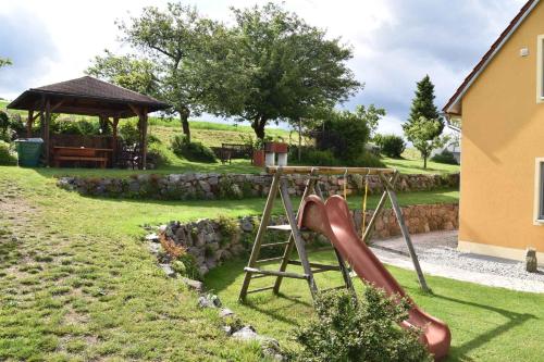 Laste mänguväljak, Holiday home in Pfreimd - Oberpfalz 38096 in Pfreimd