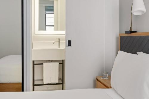 Club Quarters Hotel Midtown - Times Square - image 2