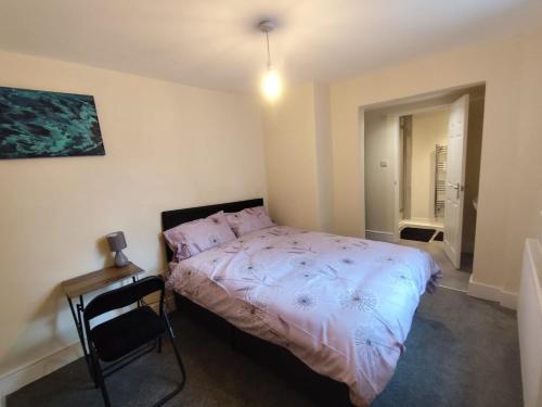 En-Suite Double-Bedroom in the Heart of Salford Manchester CR2 Perfect for Short Stays, Mánchester