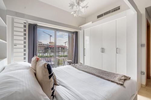 Luxury Studio Apartment - image 10