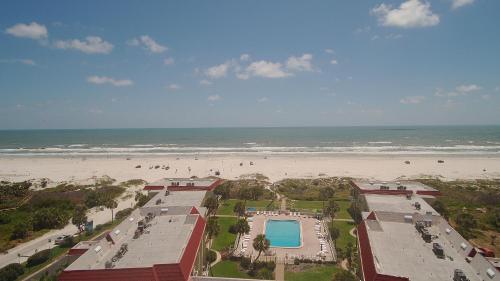 Ocean View 2 Bed, 2 bath, Steps to the Beach - Spanish Trace 240 in Coquina Gables, USA