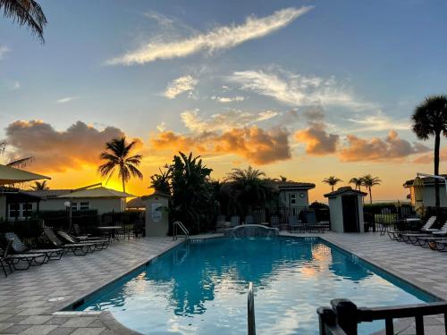 Úszómedence, Royal Flamingo Villas in Hillsboro Part (FL)