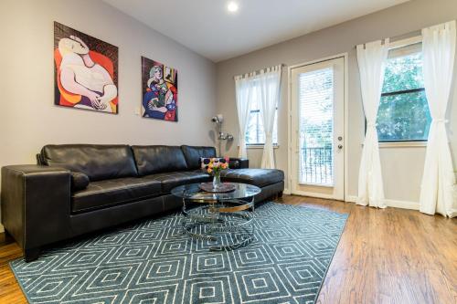 Victory Park Town Home Near Dallas Convention Center