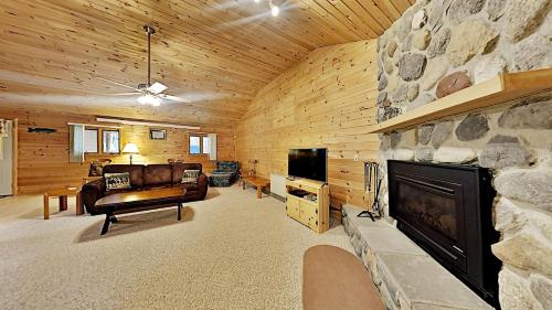 Chippewa Flowage Lake House in Couderay, USA