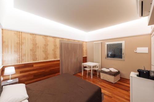 1 king bed, 1 sofa bed