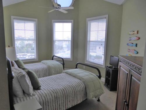 863 Bonito Road - Two Bedroom House - image 32