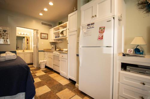 504 Sunsuite - Studio - image 29